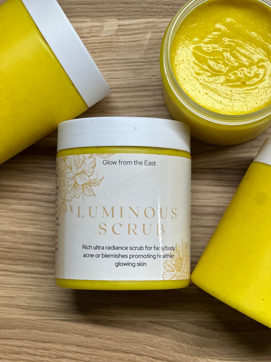 Luminous scrub with tumeric and Mānuka honey